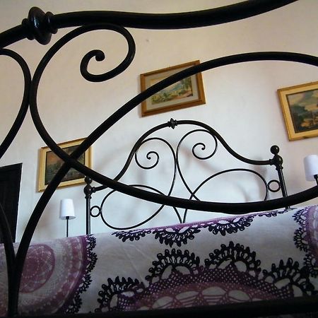 B&B Il Glicine Montefollonico Camera foto