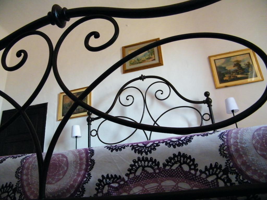B&B Il Glicine Montefollonico Camera foto